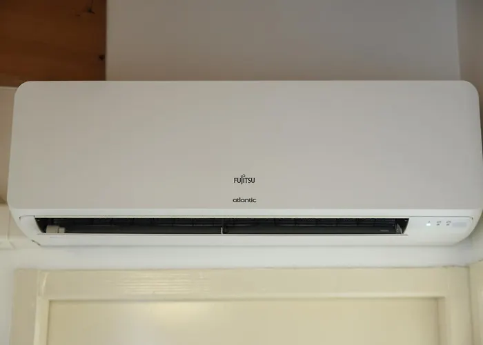 A Bordeaux, Climatisée Avec Billard Le Bouscat