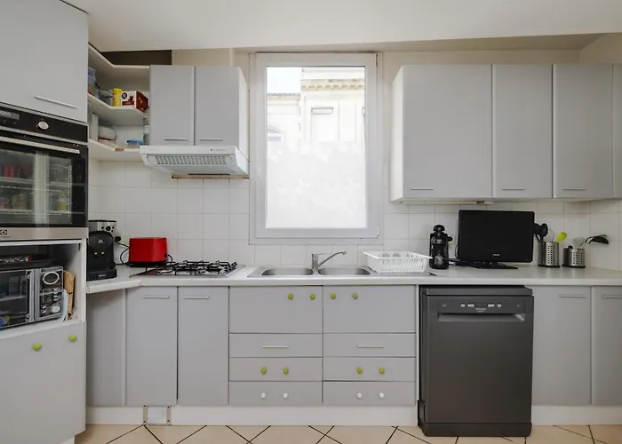 A Bordeaux, Climatisée Avec Billard *